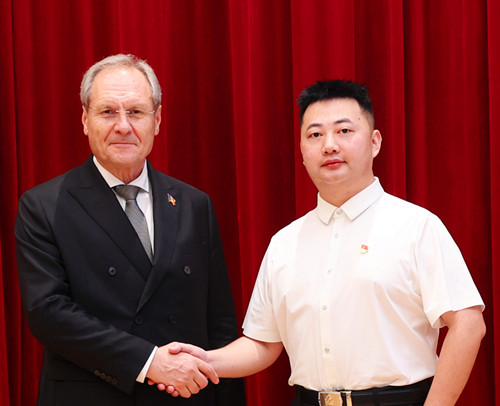 1755167682178976.jpg gb5b2440f9dc74e57b99ce18836717ea8_副本.jpg