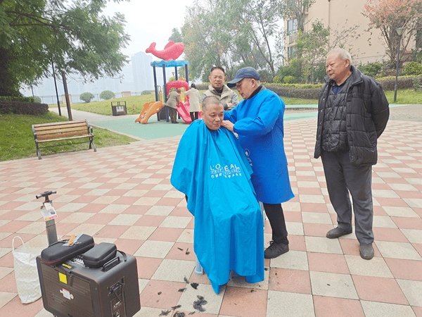 2019年9月13日山东徐瑞海等走进枣庄市山亭区城头镇老年福利院.jpg